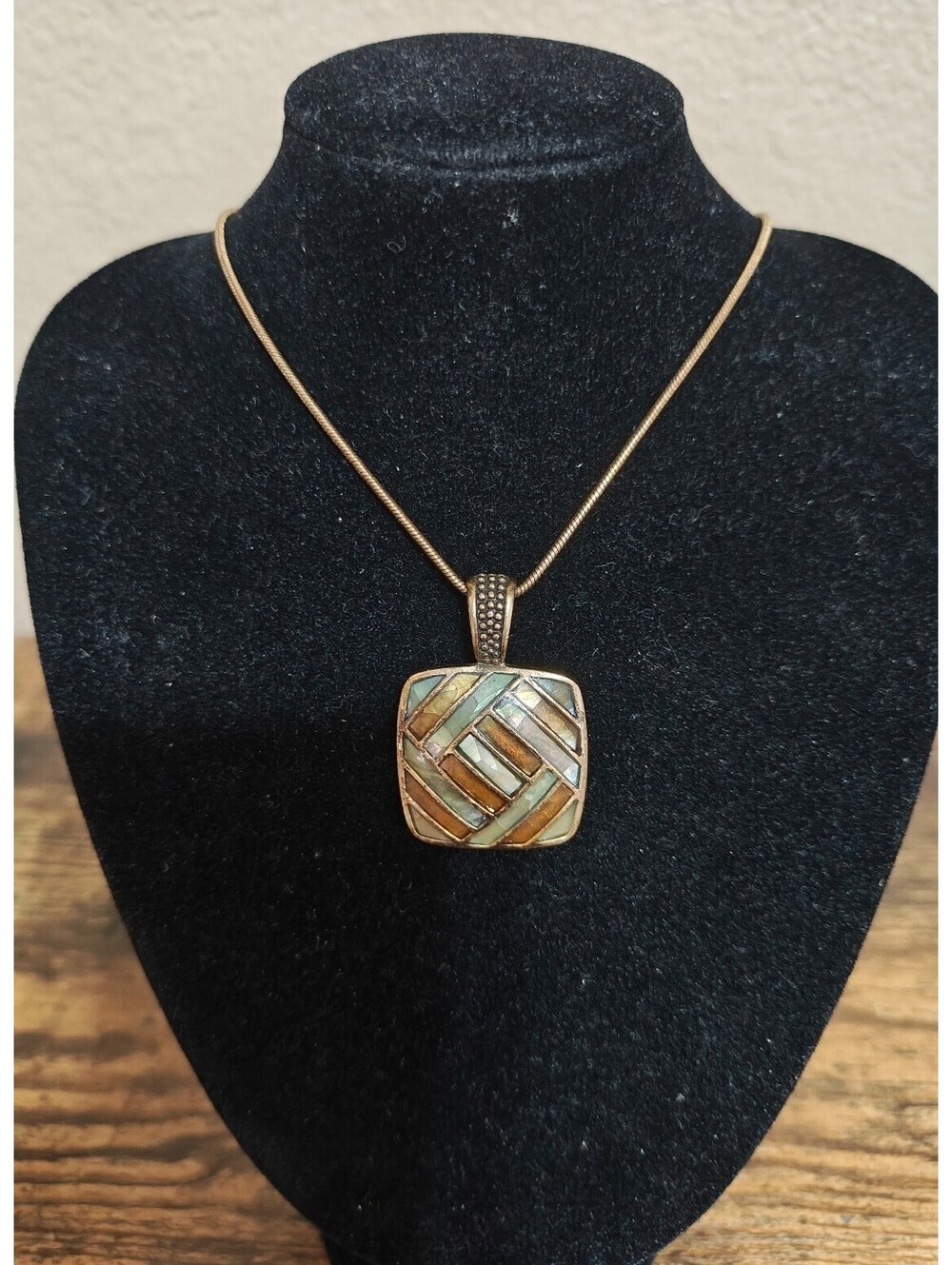 Early 2000s Lia Sophia Gold Tone Mother of Pearl Mosaic Slide Pendant Necklace